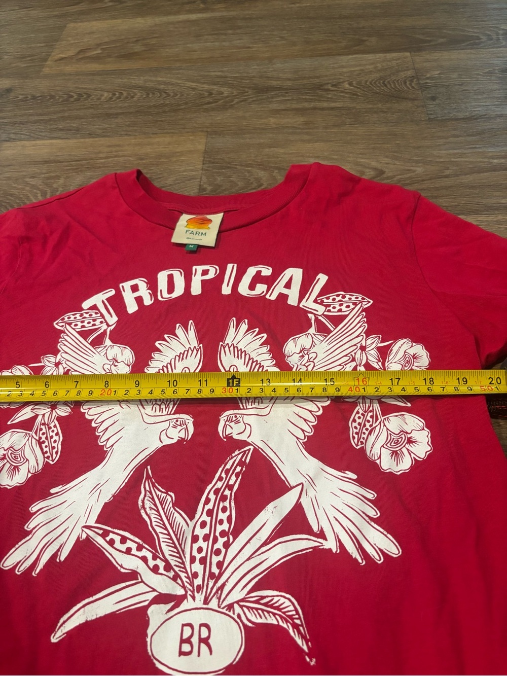 FARM Rio Tropical Parrot Graphic Tee Red Floral Bird Print Boho Women’s Medium - Picture 6 of 6